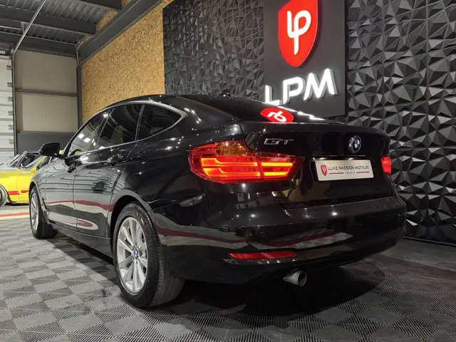 BMW 3 Series view 9