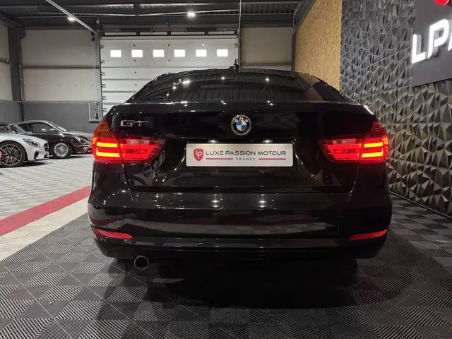 BMW 3 Series view 11