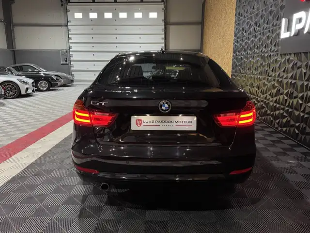 BMW 3 Series view 10