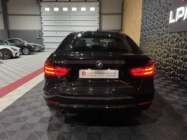 BMW 3 Series view 10