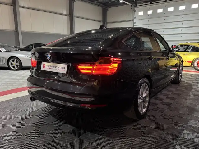 BMW 3 Series view 12