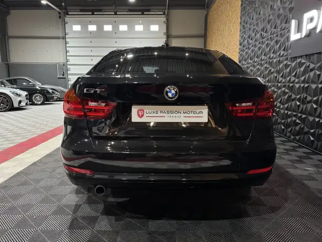 BMW 3 Series view 6
