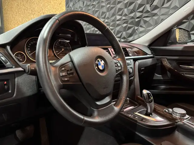 BMW 3 Series view 15