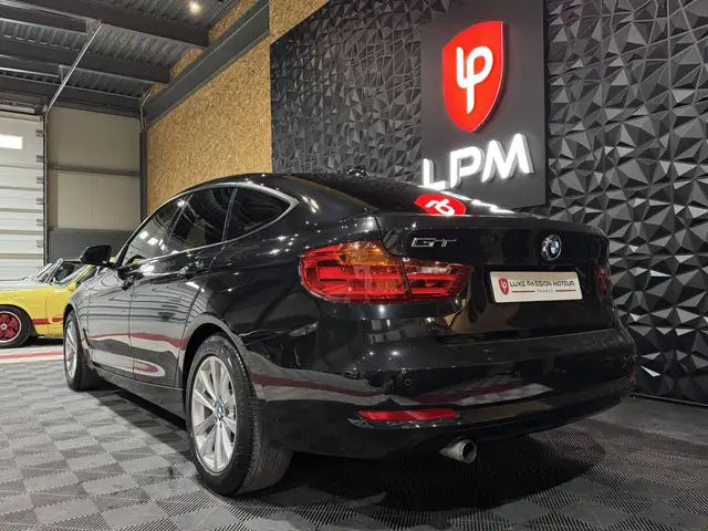 BMW 3 Series view 5