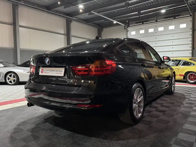 BMW 3 Series view 8