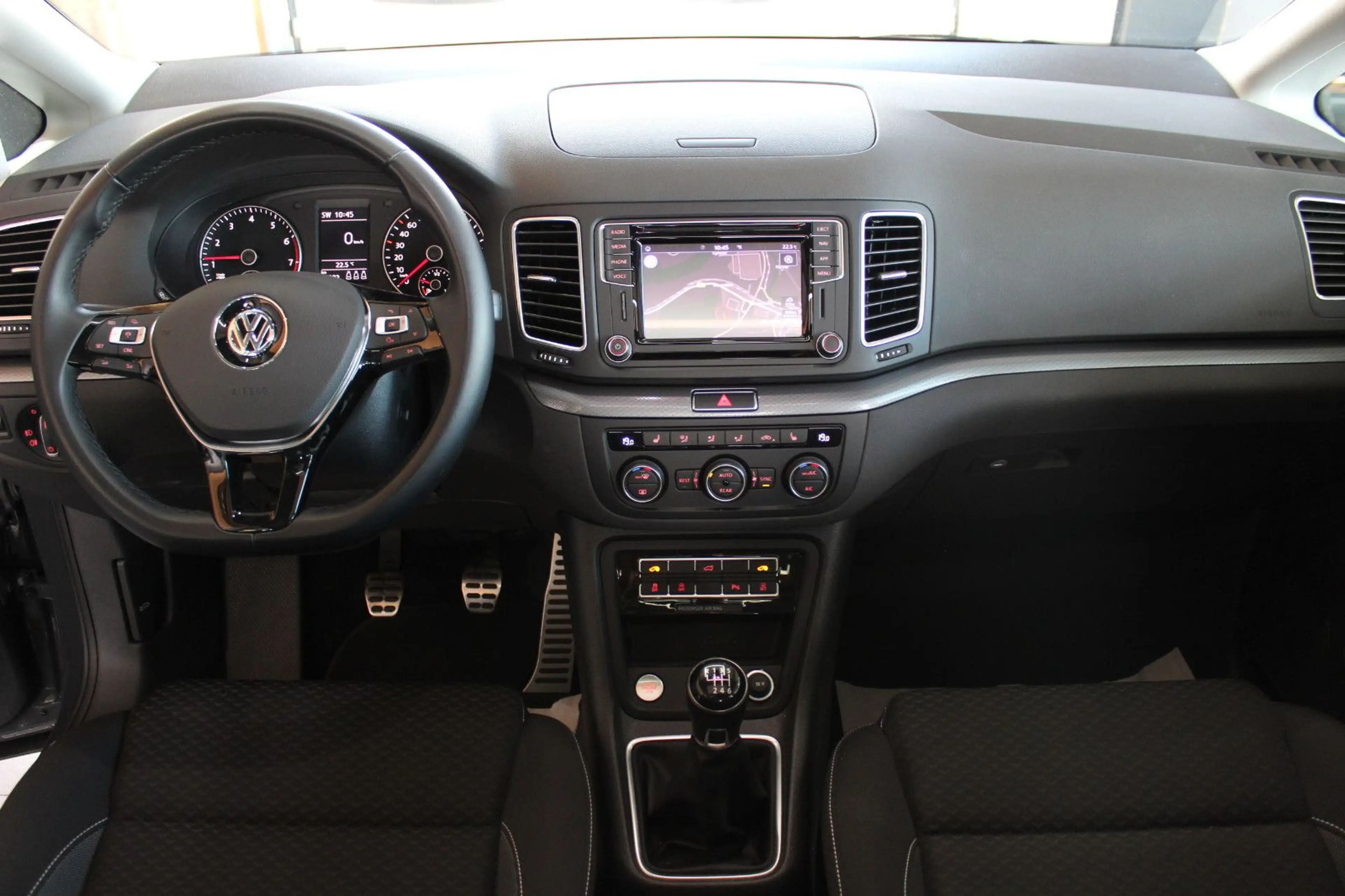 Volkswagen Sharan 1.4 TSI Active*NAVI*XENON*PANO*1.HAND* — photo 10