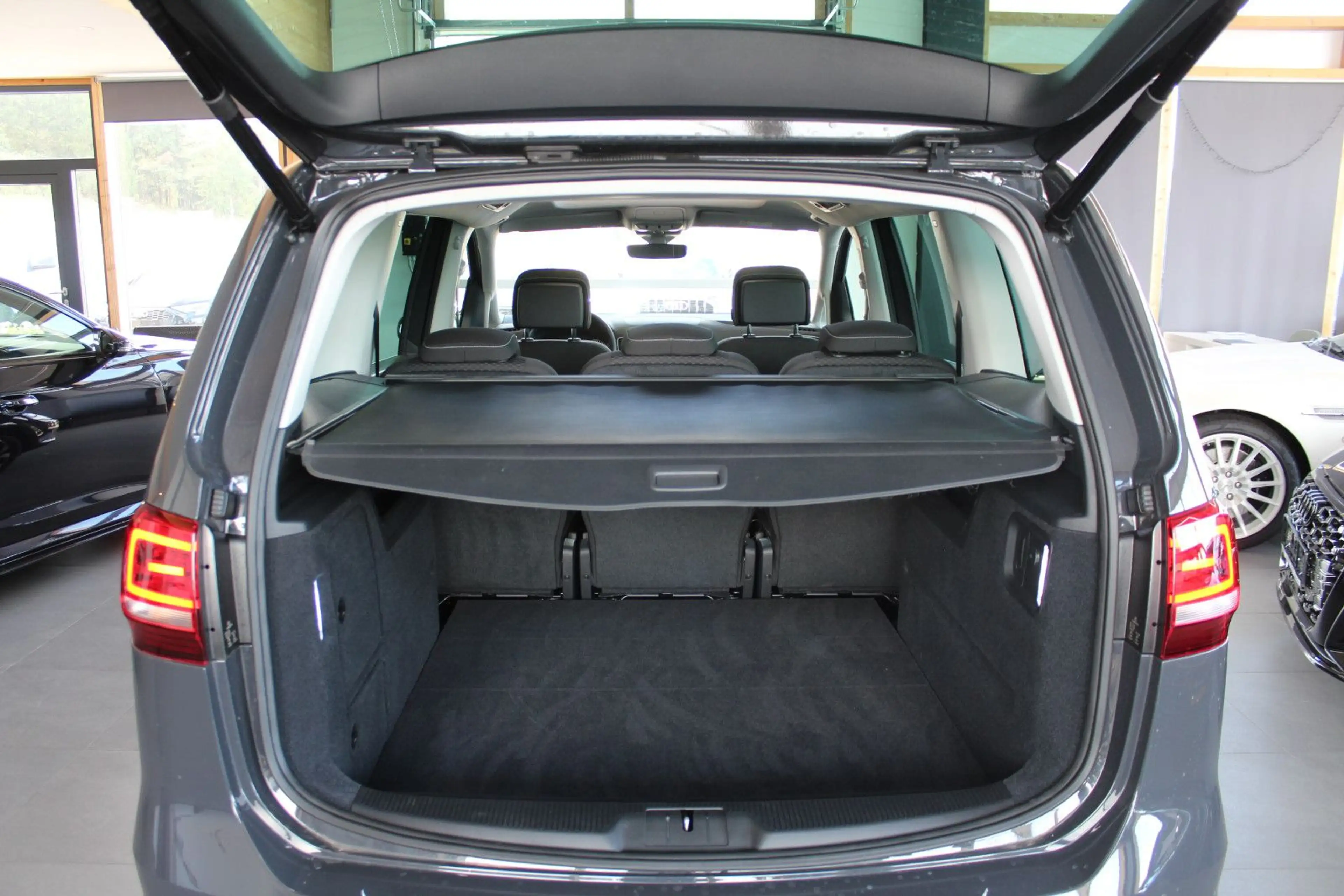 Volkswagen Sharan 1.4 TSI Active*NAVI*XENON*PANO*1.HAND* — photo 14