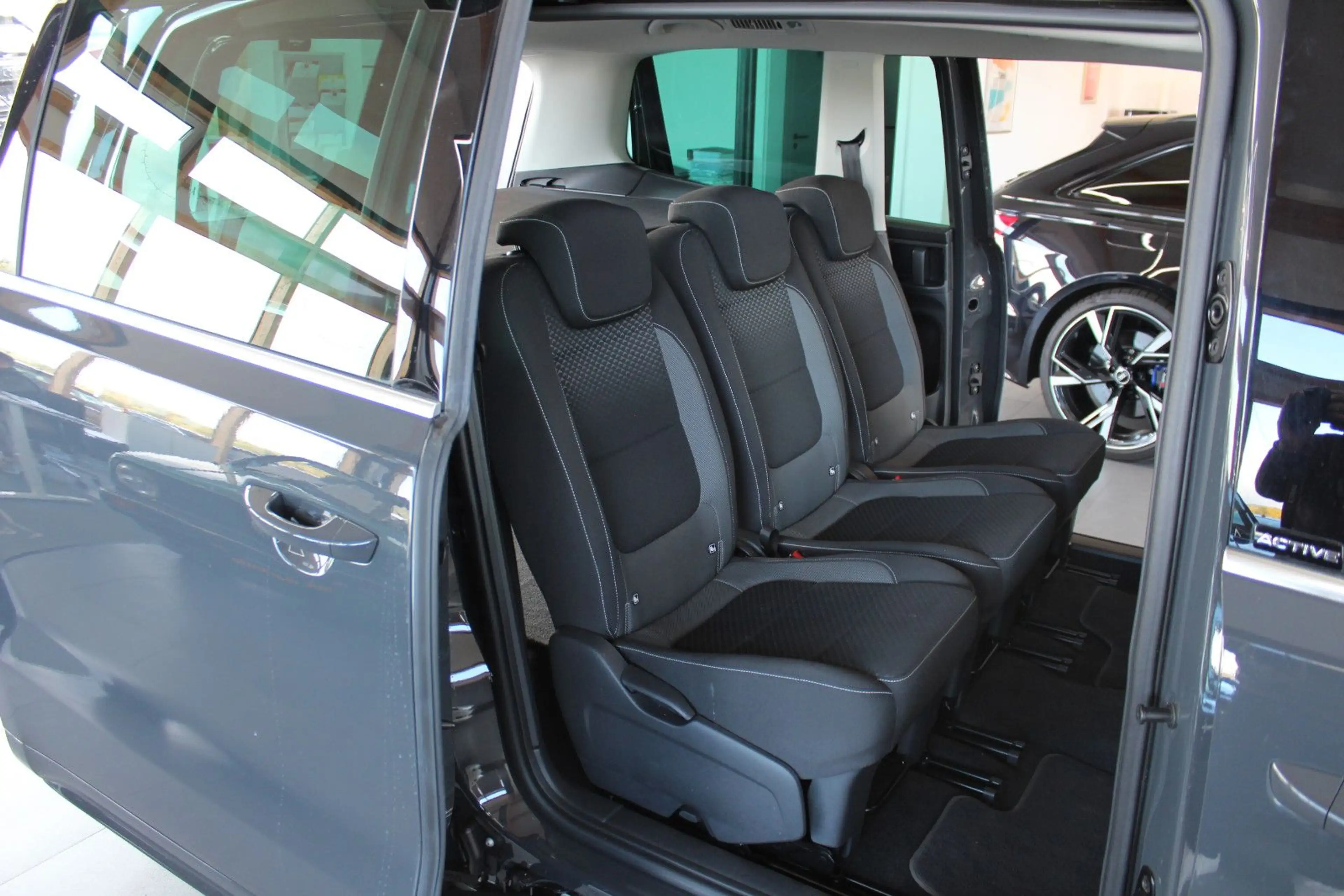 Volkswagen Sharan 1.4 TSI Active*NAVI*XENON*PANO*1.HAND* — photo 13