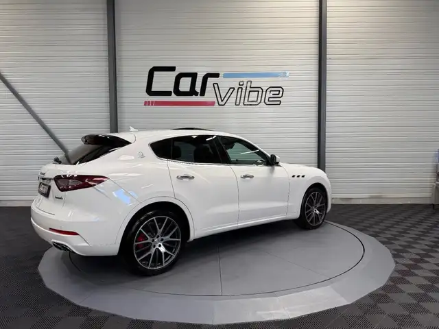 Maserati Levante view 4