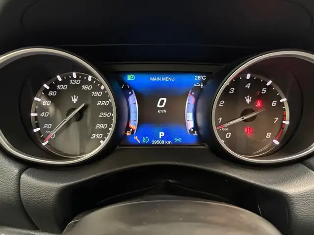 Maserati Levante view 12