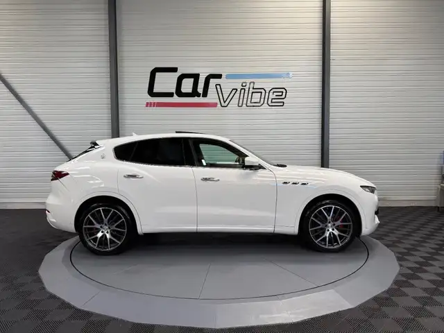 Maserati Levante view 3