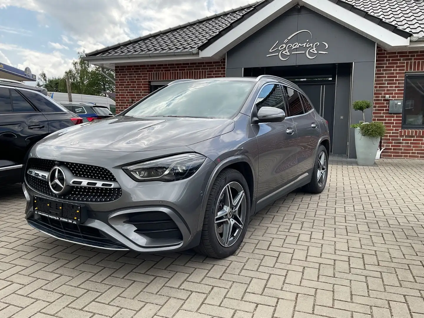 Mercedes-Benz GLA 200 d DCT,AMG,AHK,Kamera,Distronic,el.Heckkl Grau - 1