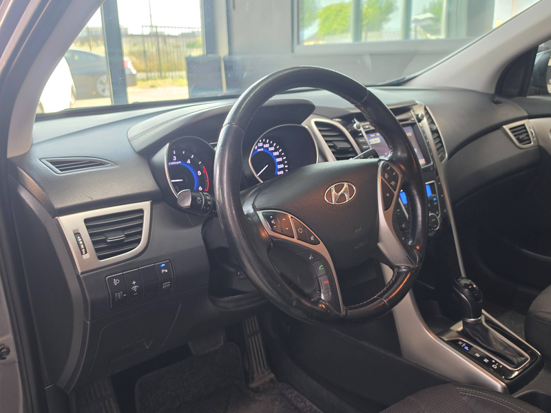 Hyundai i30 1.6Crdi Exclusive // Gps // Camera // Led — photo 10
