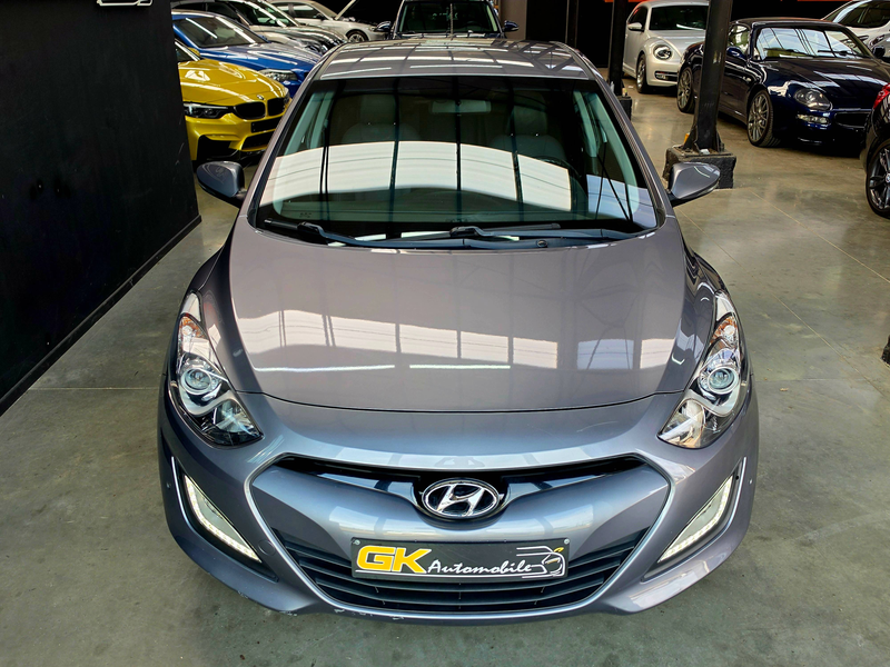 Hyundai i30 1.6Crdi Exclusive // Gps // Camera // Led — photo 3