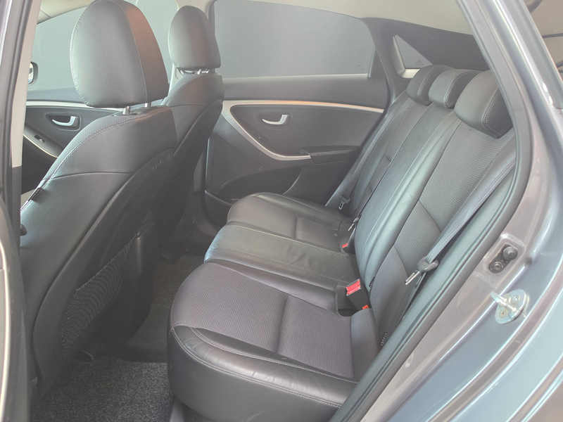 Hyundai i30 1.6Crdi Exclusive // Gps // Camera // Led — photo 15