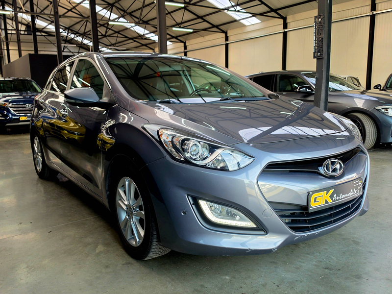 Hyundai i30 1.6Crdi Exclusive // Gps // Camera // Led — photo 5