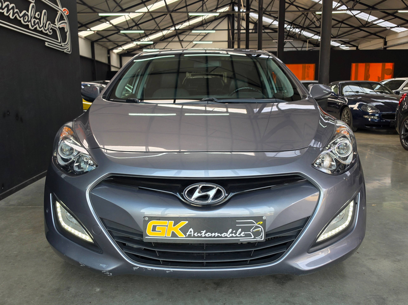 Hyundai i30 1.6Crdi Exclusive // Gps // Camera // Led — photo 6