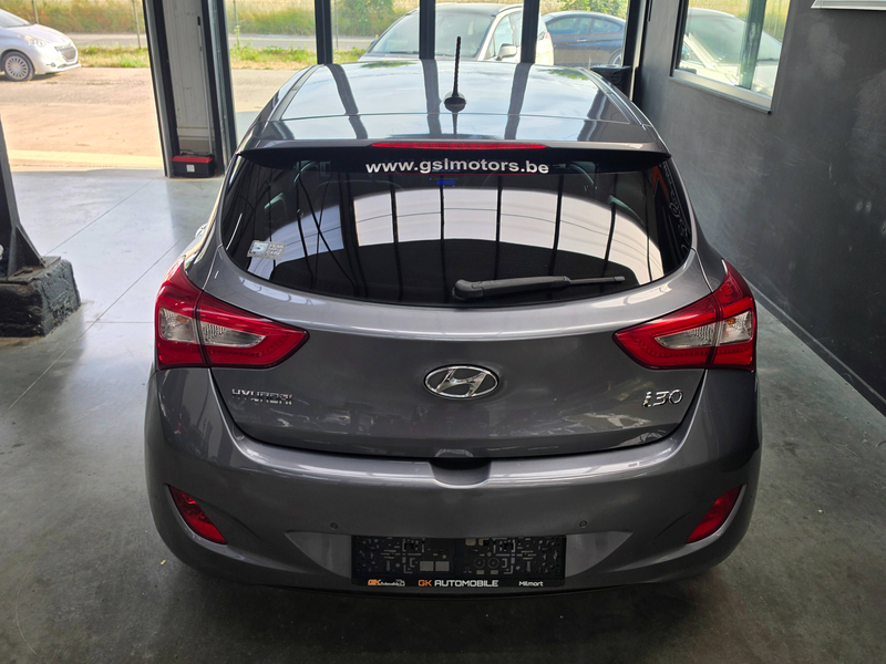 Hyundai i30 1.6Crdi Exclusive // Gps // Camera // Led — photo 7