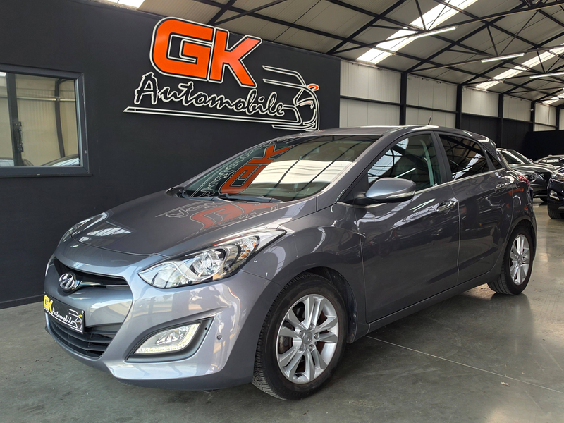 Hyundai i30 1.6Crdi Exclusive // Gps // Camera // Led — photo 4