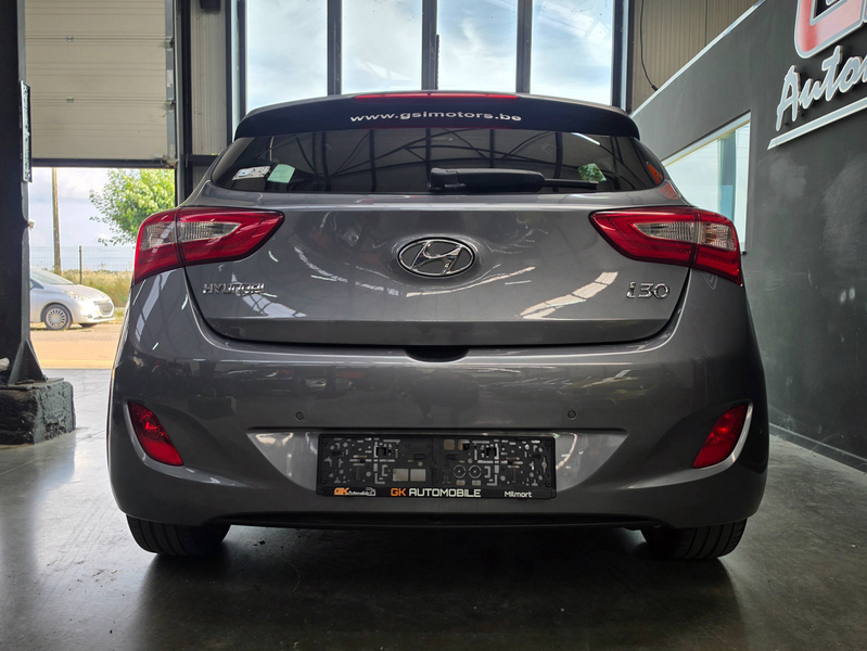 Hyundai i30 1.6Crdi Exclusive // Gps // Camera // Led — photo 8