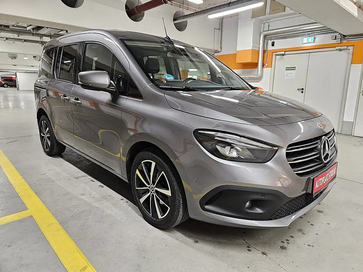 Mercedes-Benz T-Klasse T Klasse Standard 180d Progressive Aut. Grau - 2