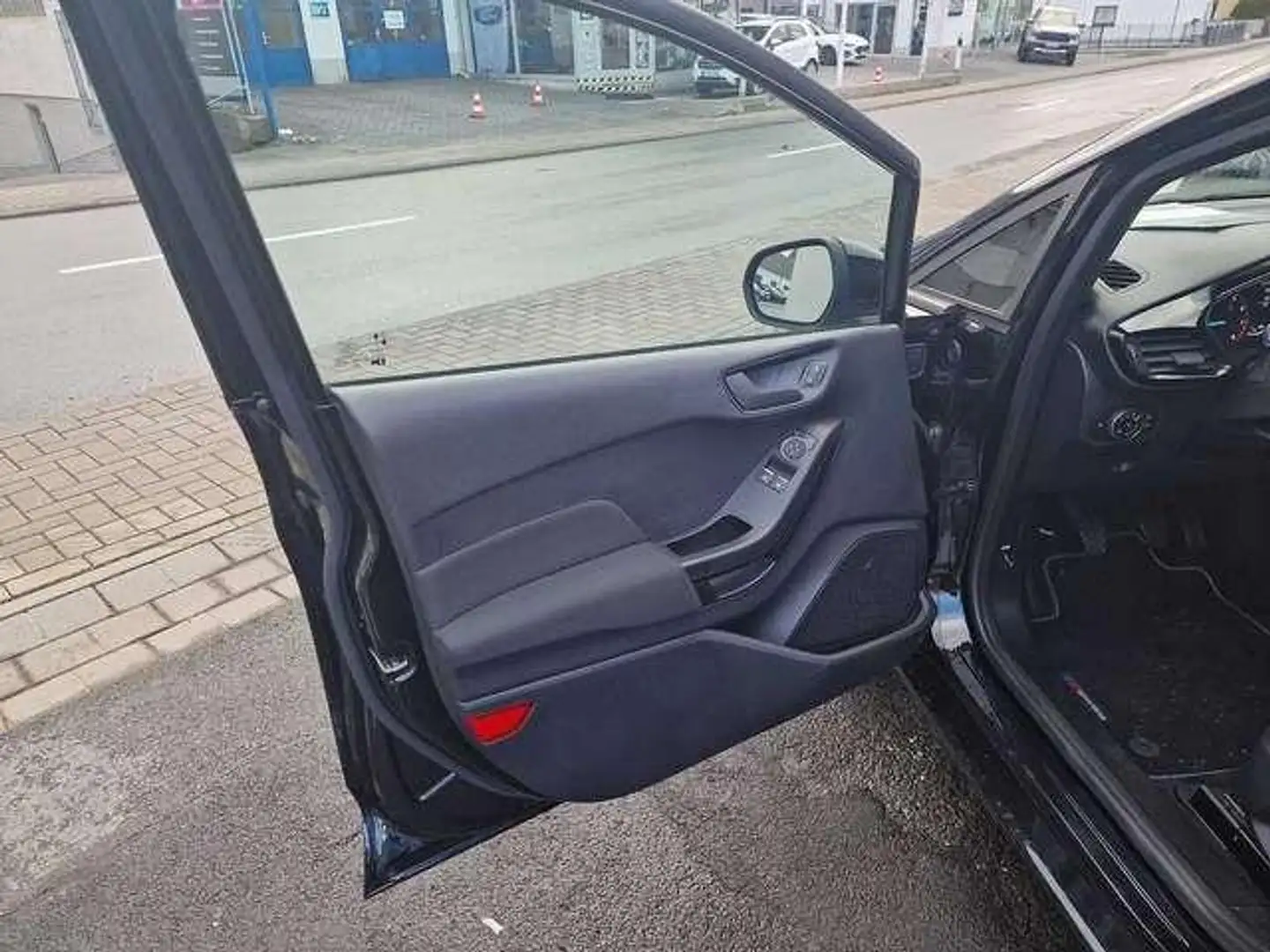 Ford Fiesta 5-Türer 1.0 EcoBoost S&S COOL&CONNECT Nero - 2