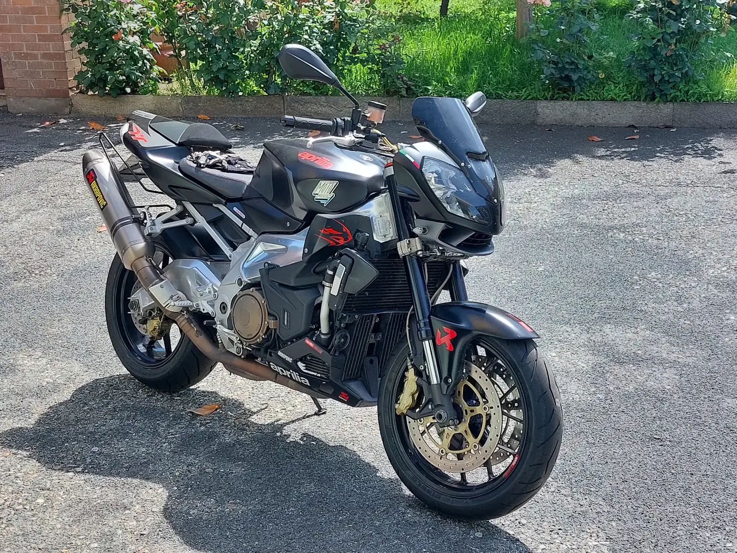 Aprilia Tuono 1000 Schwarz - 1