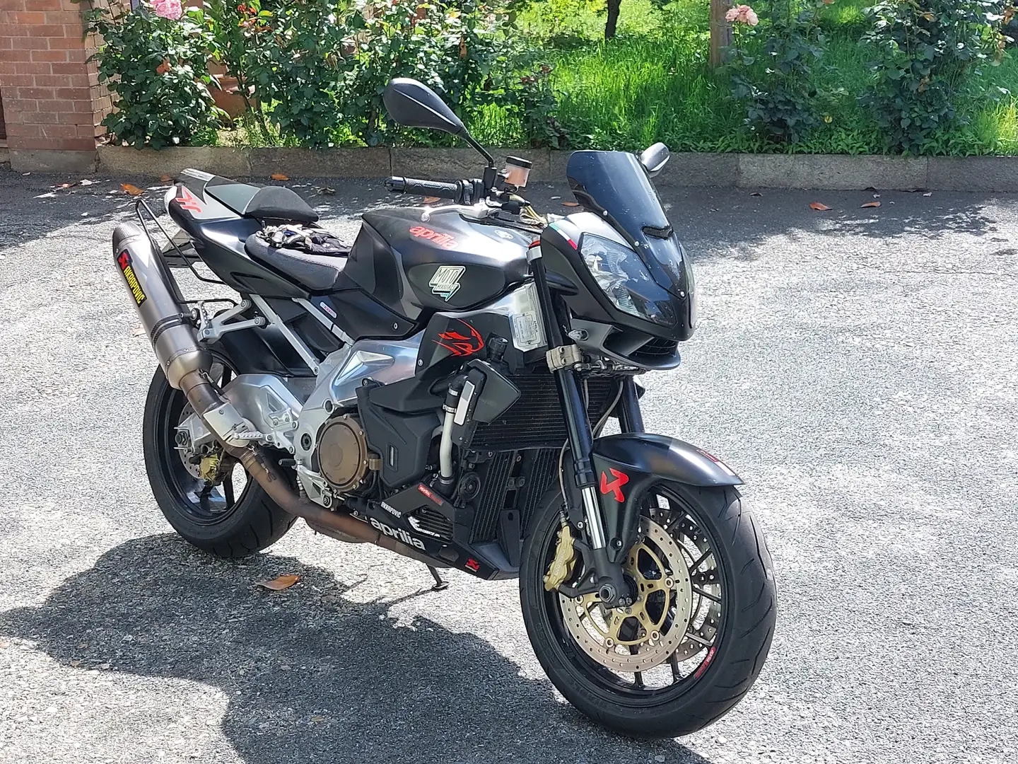 Aprilia Tuono 1000 Schwarz - 2