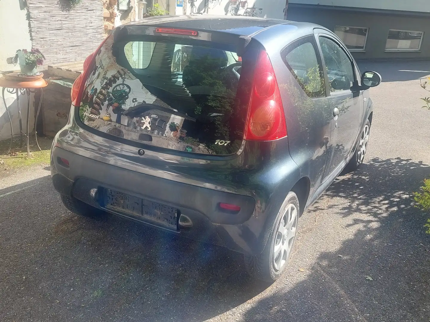 Peugeot 107 Junior 1,0 12V Grau - 1