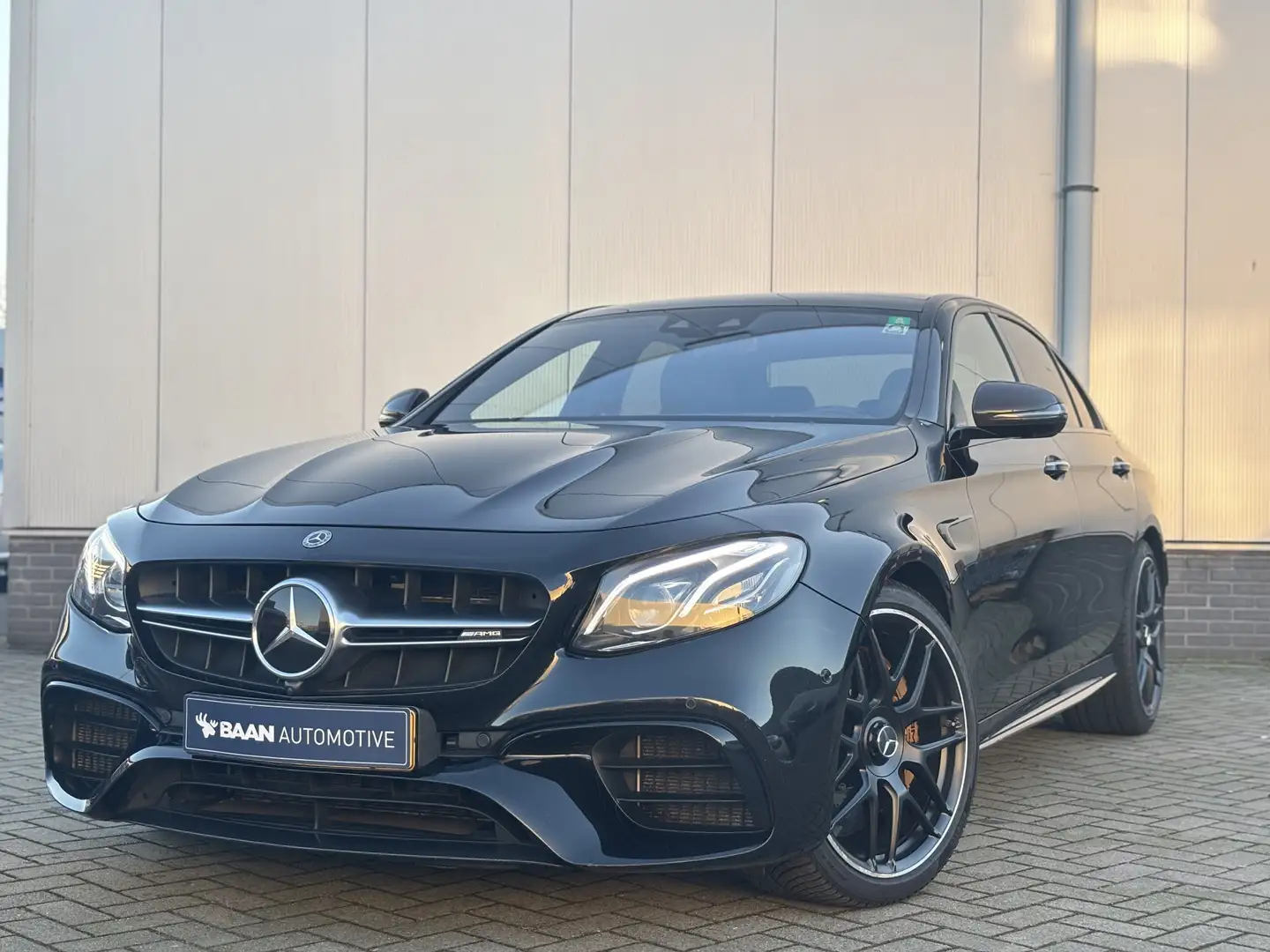 Mercedes-Benz E 63 AMG S 4MATIC Premium Plus Zwart - 1