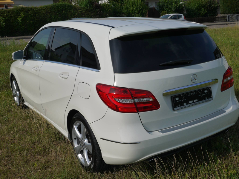 Mercedes-Benz B 180 B 180*sehr gepflegt*Sport-Paket*Bi-Xenon*Navi*SHZ*Inspektion neu* — photo 4