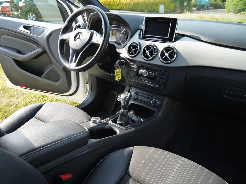 Mercedes-Benz B 180 B 180*sehr gepflegt*Sport-Paket*Bi-Xenon*Navi*SHZ*Inspektion neu* — photo 9