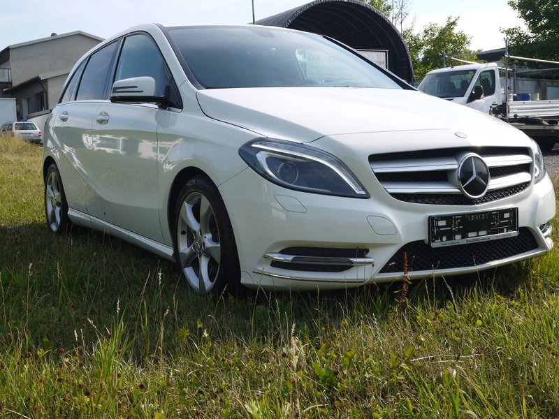 Mercedes-Benz B 180 B 180*sehr gepflegt*Sport-Paket*Bi-Xenon*Navi*SHZ*Inspektion neu* — photo 2