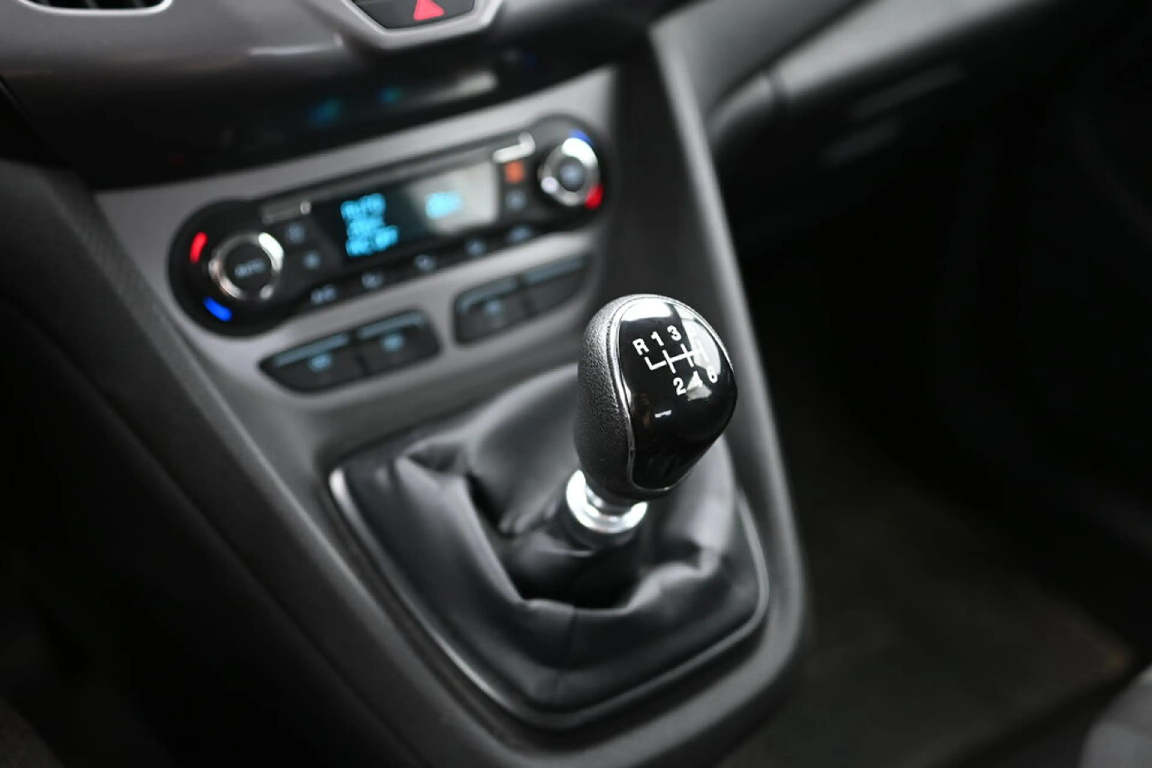 Ford Tourneo Connect Trend 1,5 TDCi Start/Stop — photo 11