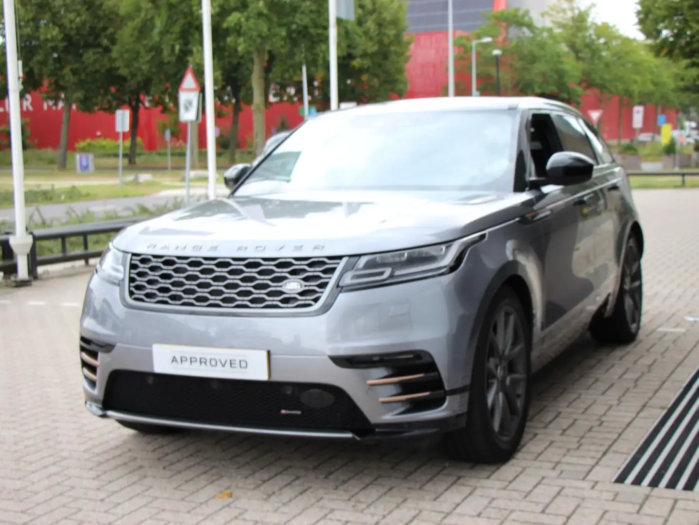 Land Rover Range Rover Velar P250 AWD R-Dynamic SE | Luchtvering | 21 Inch LM v Grau - 2