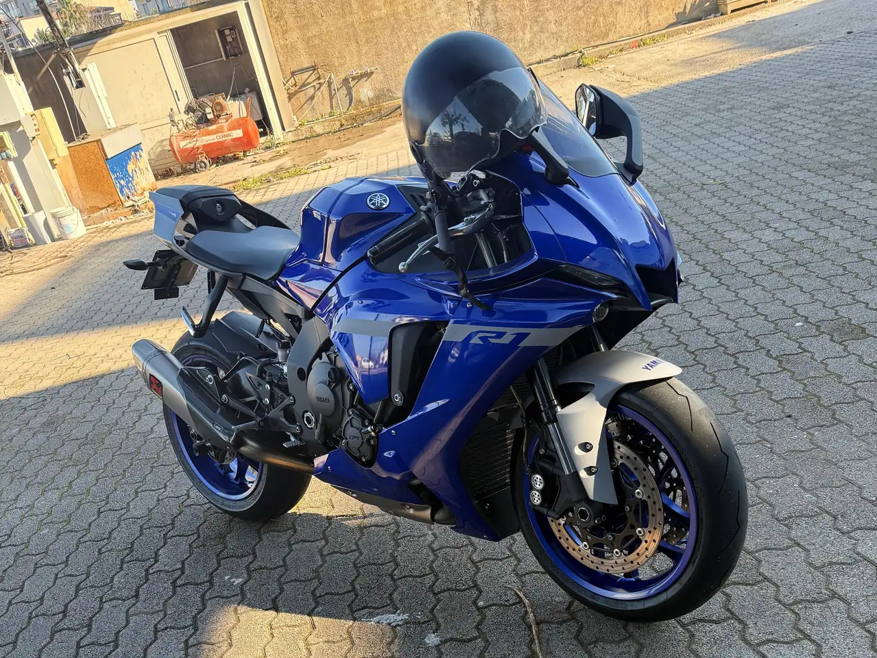 Yamaha YZF-R1