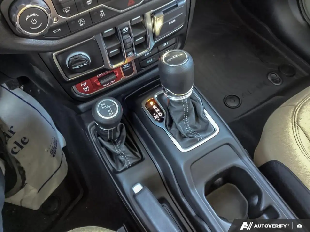 Jeep Gladiator снимка Jeep Gladiator