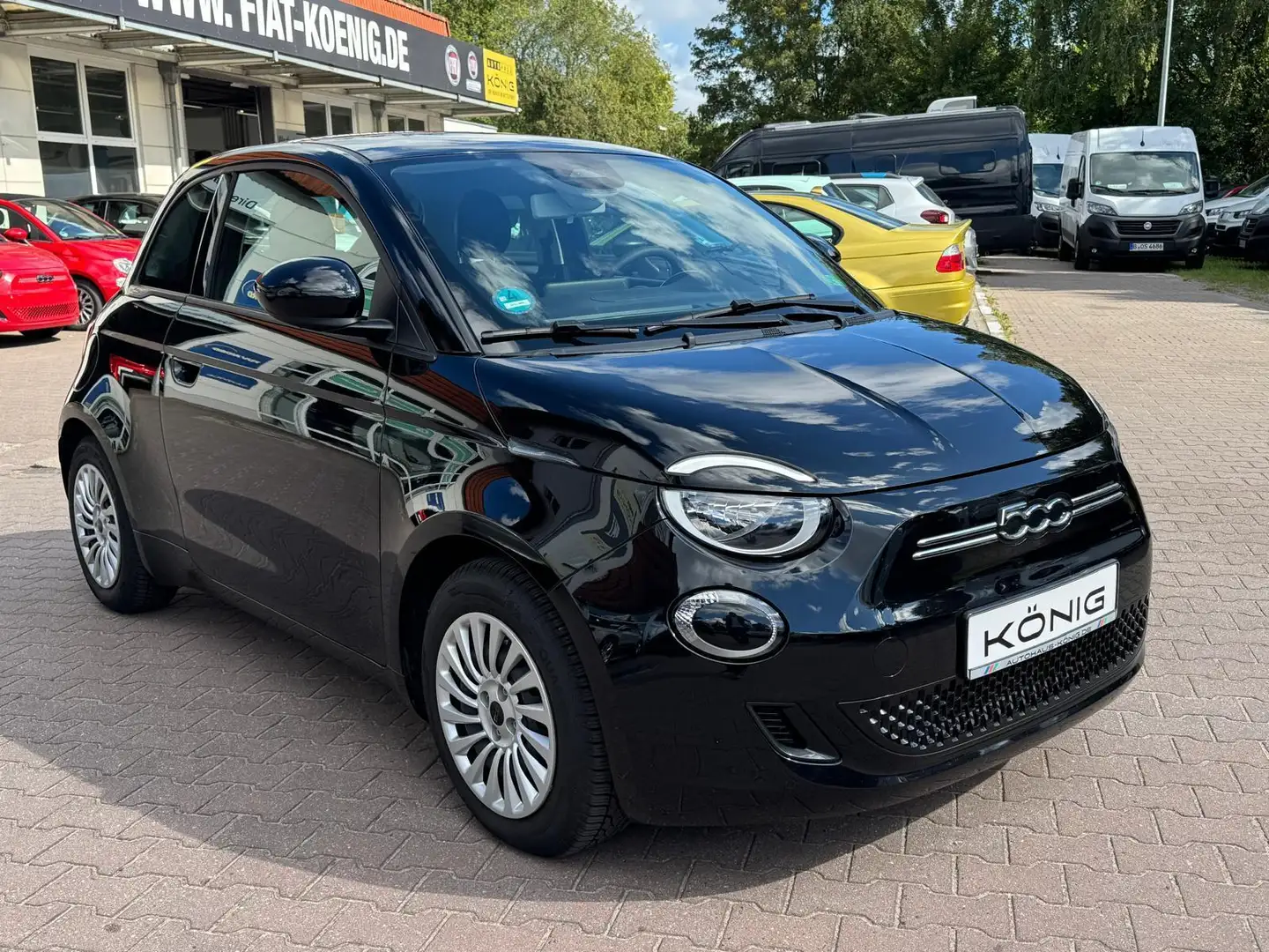 Fiat 500e MY23 118PS 42kWh KLIMA*CARPLAY*TEMPOMAT*DAB Schwarz - 2