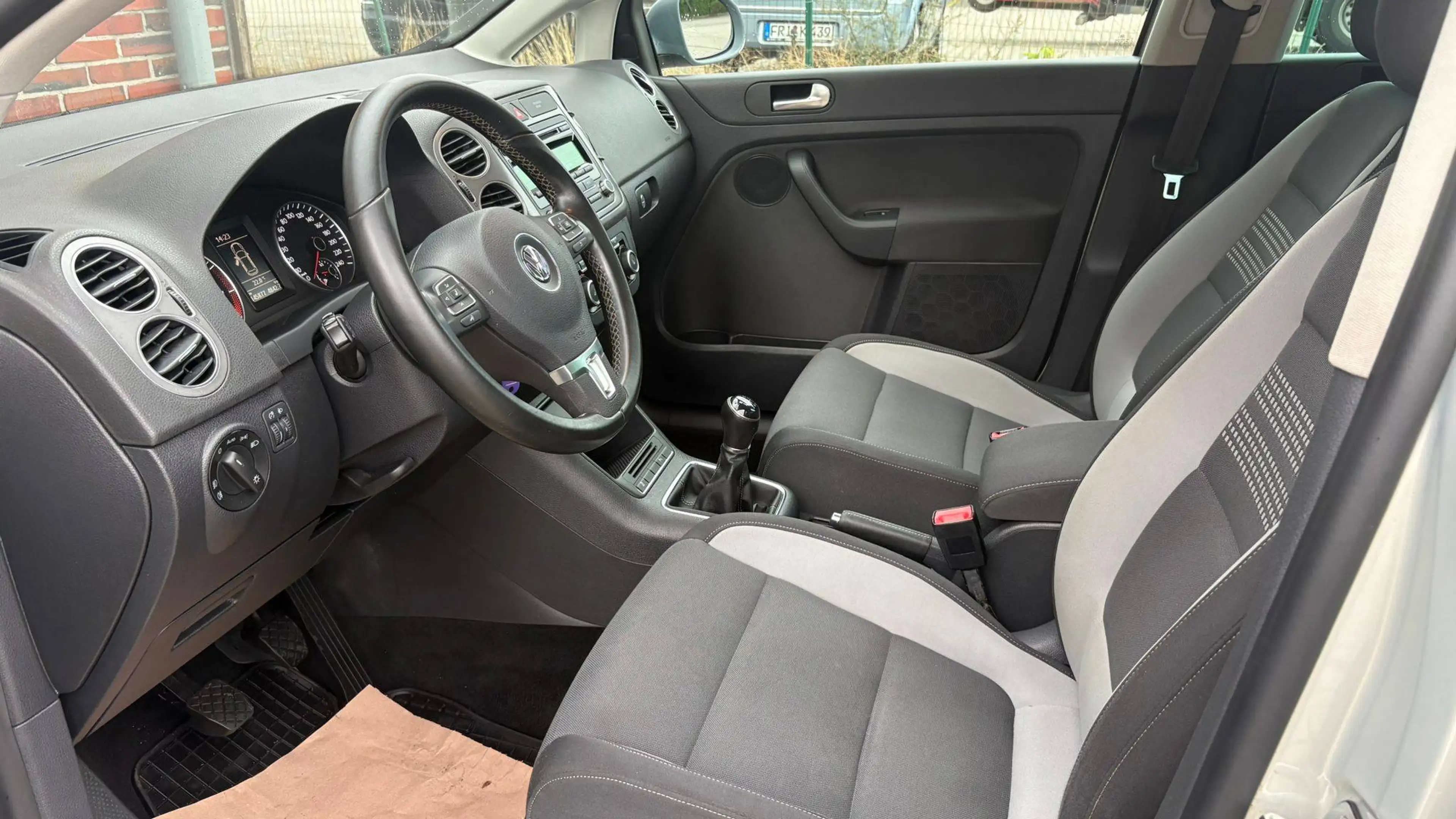 Volkswagen Golf Plus 1.4 TSI Life*2.Hand*TopGepflegt*PDC*Finanzierung* — photo 9