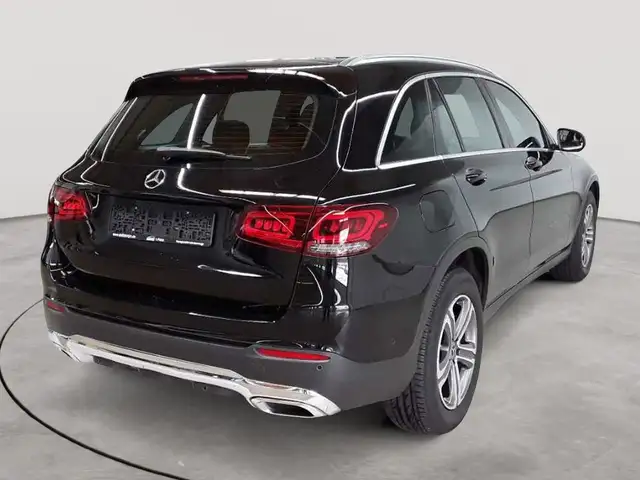 Mercedes-Benz GLC view 4