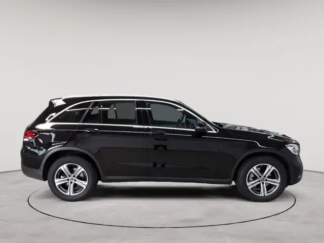 Mercedes-Benz GLC view 3
