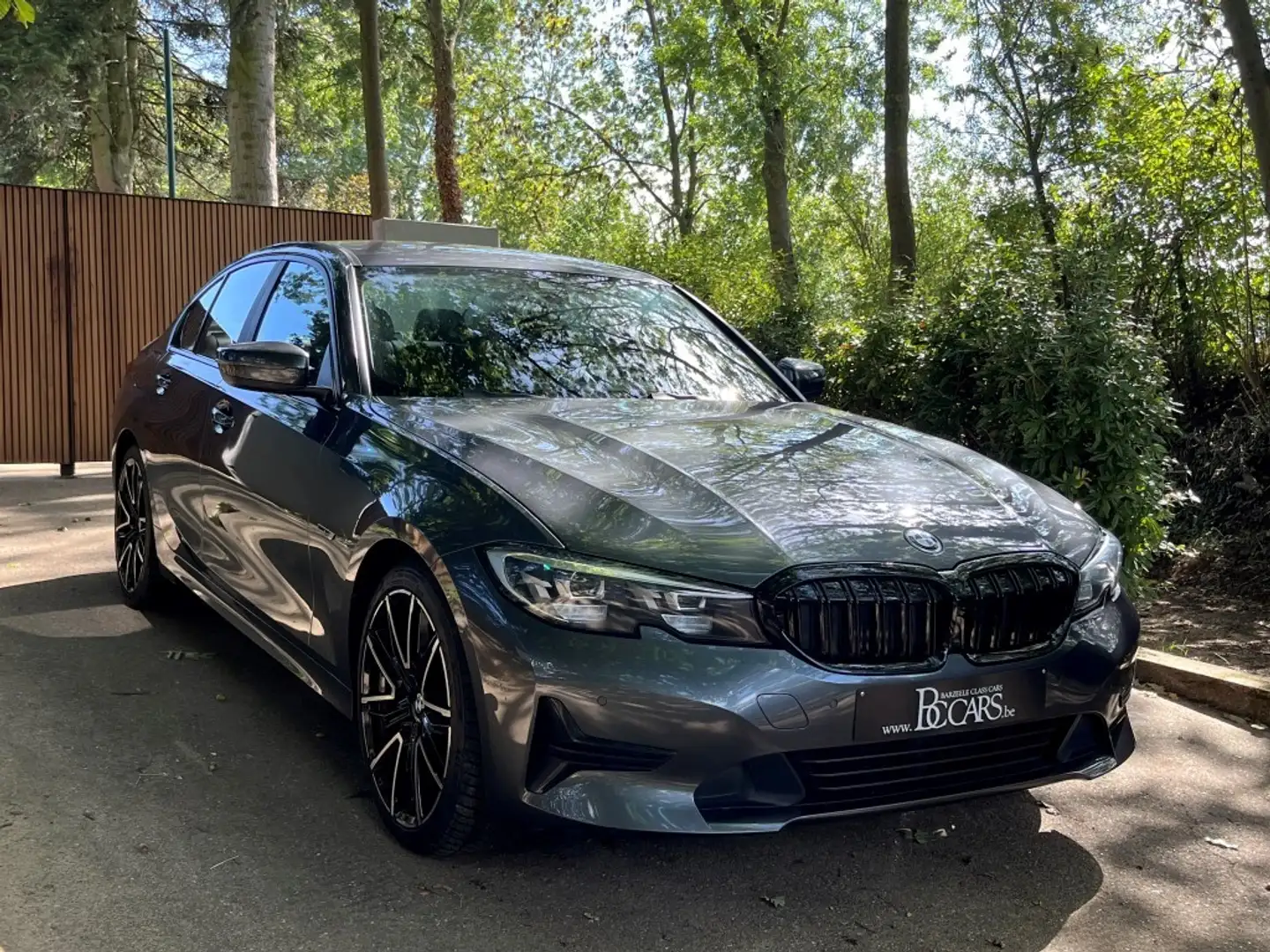 BMW 330 ea Led-Navi-Cockpit Prof-Verwarmd Leer-Cam-19" Grau - 1