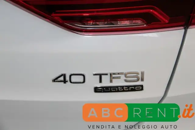 Audi Q3 view 22