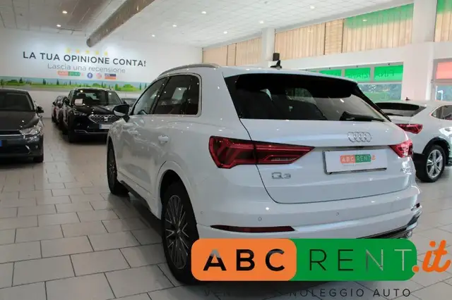 Audi Q3 view 5