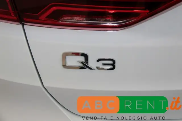 Audi Q3 view 21