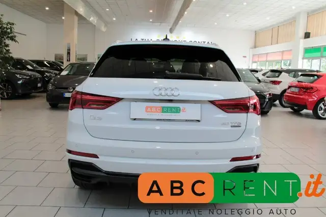Audi Q3 view 6