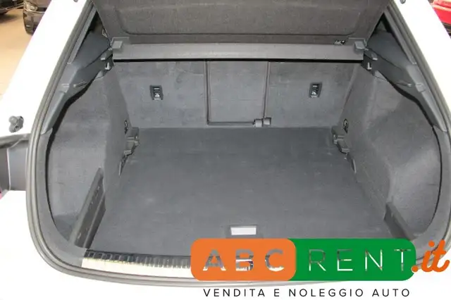 Audi Q3 view 18