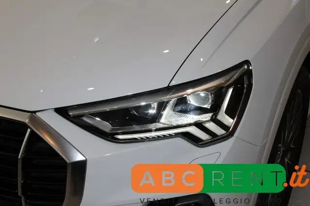 Audi Q3 view 14