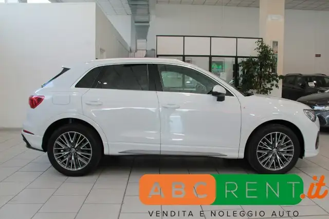 Audi Q3 view 8