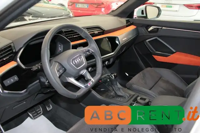 Audi Q3 view 11